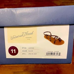 Universal Thread size 11 sandal - never been worn!
